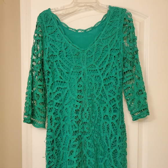Kelly green dress with lace overlay - Picture 3 of 5